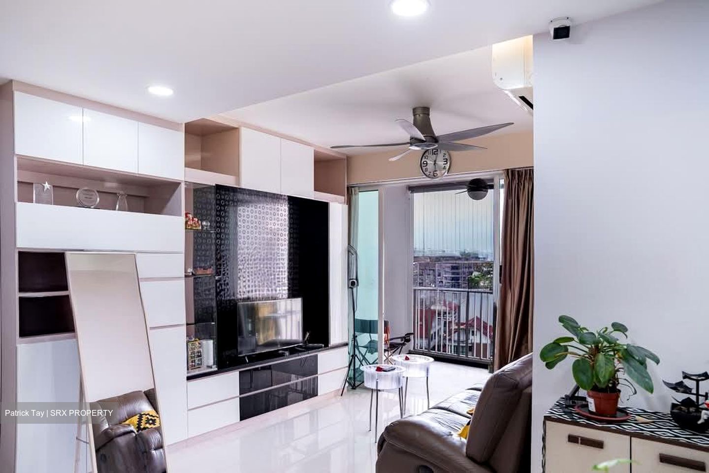1 Canberra (D27), Condominium #580753911